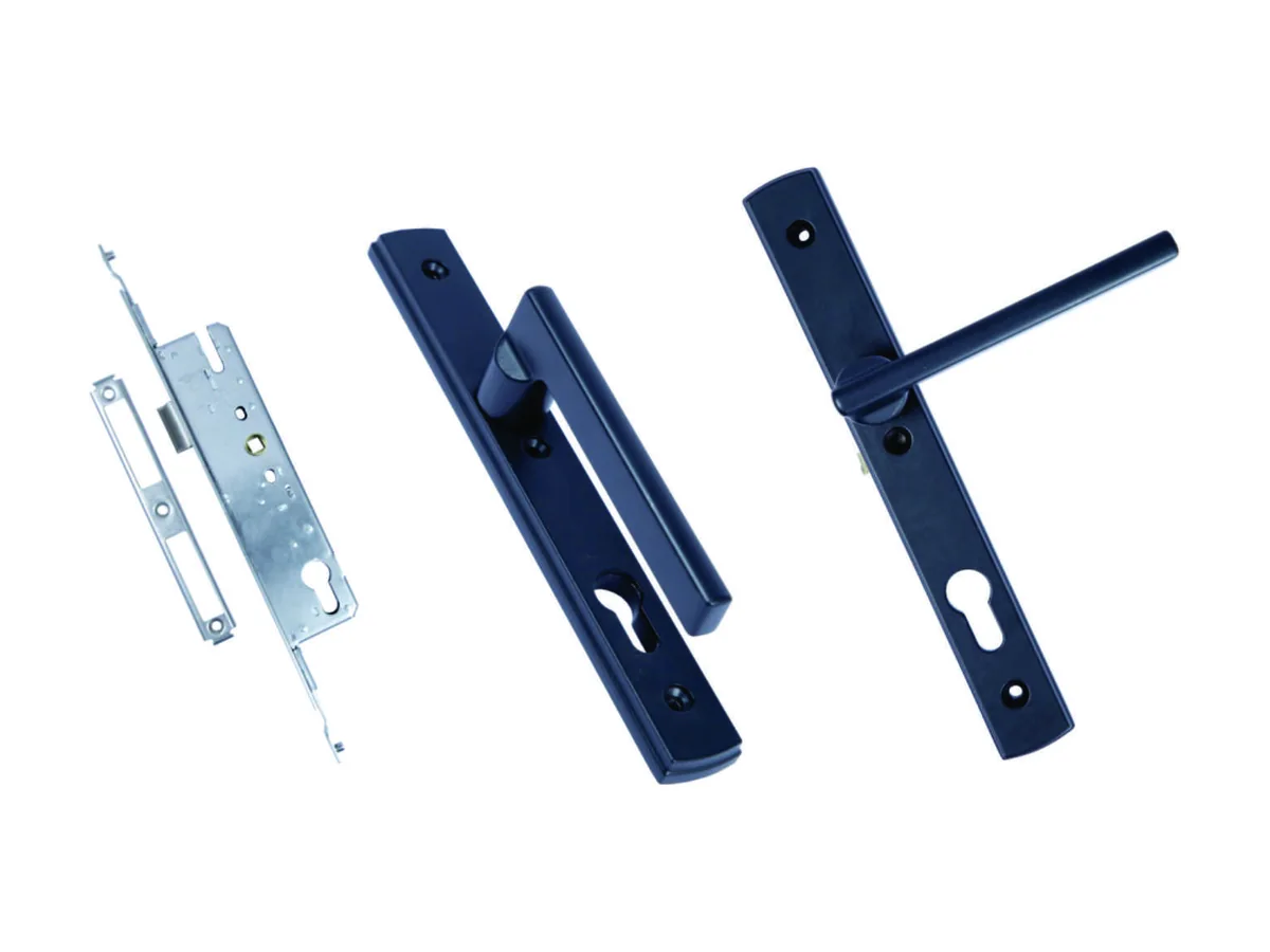 Motorised handle set with lock body and lock plate